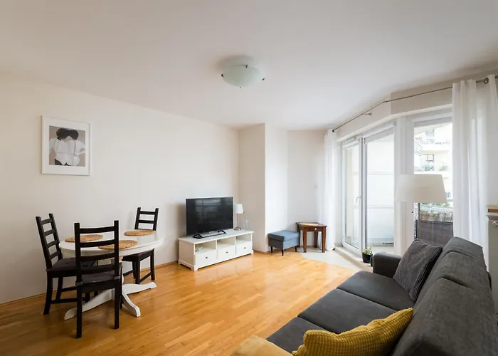 Metro Ksiecia Janusza Cosy Apartment