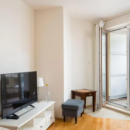 Metro Ksiecia Janusza Cosy Apartman *