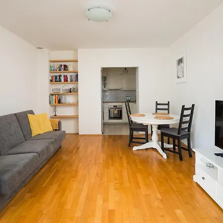 Apartman Metro Ksiecia Janusza Cosy Varsó
