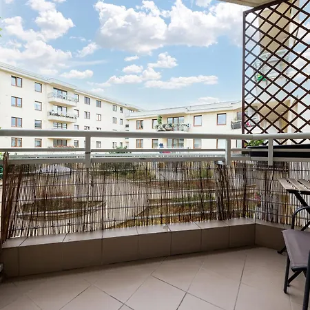Metro Ksiecia Janusza Cosy Apartman *