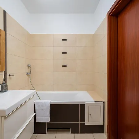 Metro Ksiecia Janusza Cosy Apartment Warschau