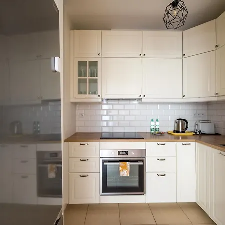 Metro Ksiecia Janusza Cosy Apartment Warschau